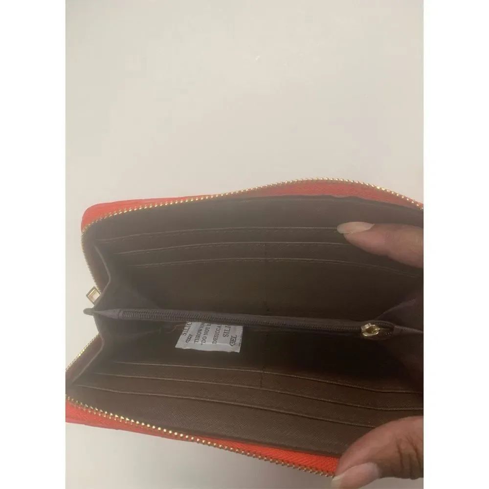 Quilt Textured Wallet - Picture 4 of 5